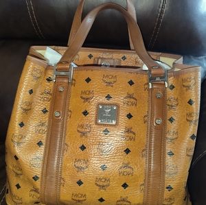 Auth MCM VISETOS Cognac Totebag
